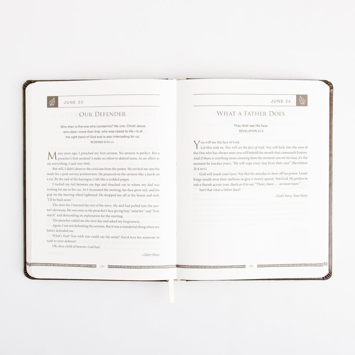God Is With You Every Day - 365-Day Devotional By Max Lucado - Large Text - Leathersoft