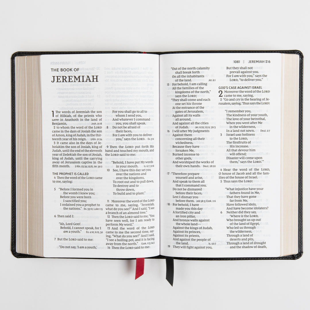 NKJV End-of-Verse Reference Bible - Personal Size Large Print - Leathersoft - Black