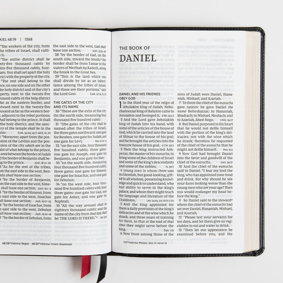 NKJV End-of-Verse Reference Bible - Personal Size Large Print - Leathersoft - Black